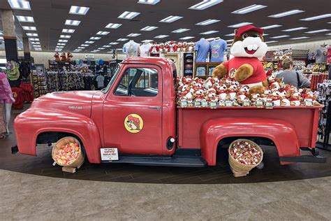 Buc Ee S Truck Inside Athens Alabama Buc Ee S Store Buc E Flickr