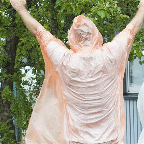 Sydney Sadeviitta Ja Poncho Omalla Logolla Belentia Fi