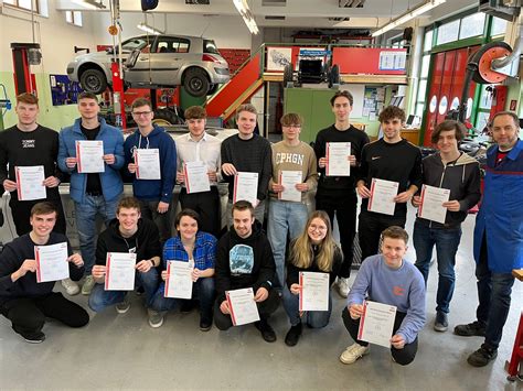 Htl Steyr Sicheres Arbeiten An Elektrofahrzeugen Im O Zentralraum