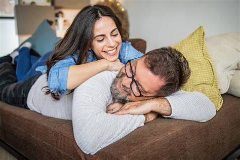 Altersunterschied in der Beziehung Tipps Probleme und persönliche