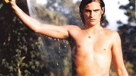 Joaquin Phoenix biography, Joker, net worth, young, brother, baby, age ...