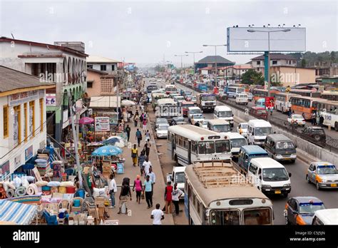 Traffic In Busy Market Street With Stalls Kaneshie Market Accra Stock