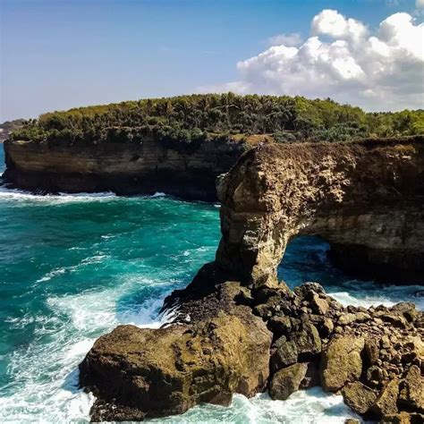 Keunikan Pantai Karang Bolong Tempat Wisata Indah 2024 Di Pacitan