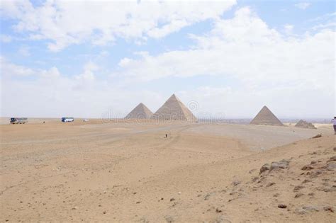 Opini N Del Paisaje En Las Pir Mides De Giza Y De El Cairo Imagen De