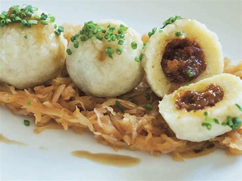 Grammelknödel Mit Veltlinerkraut Aus Kitchen Impossible Rezepte Falstaff