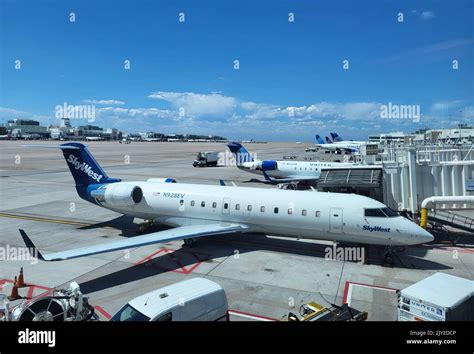 United Express Crj 700