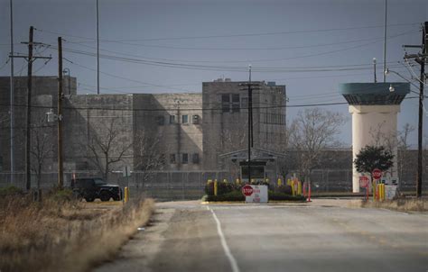 7 charged in deaths of fellow inmates at prison in Texas