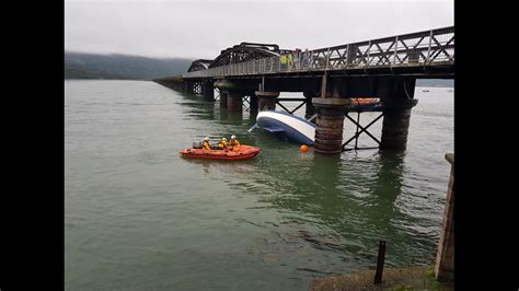 Barmouth Rnli Lifeboats Launch To Yacht Caught In Bridge Rnli