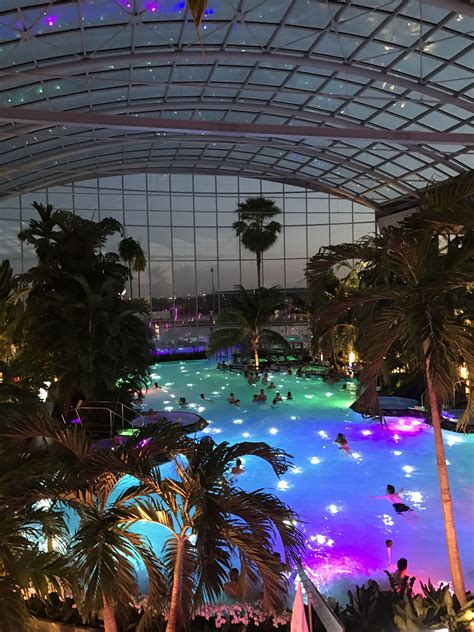 Therme Bucharesti Fun Places To Go Indoor Waterpark Water Park