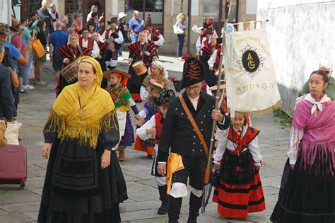 Compostela celebra la 44 edición del Día do Traxe Galego