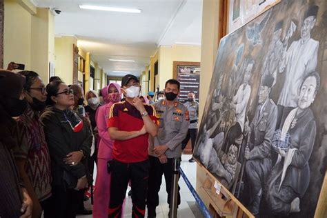 Foto Kantor Polisi Jadi Lokasi Pameran Seniman Perempuan Penyandang