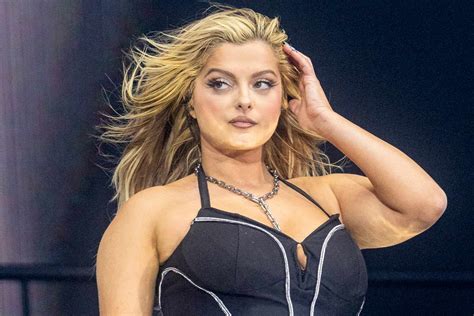 Bebe Rexha flet për jetën e saj sentimentale një vit pas ndarjes nga