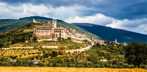 Umbr A En Tren Viaje Con Historia Al Coraz N Verde De Italia