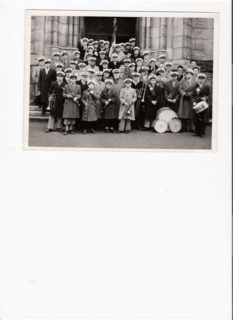 Photo de classe Defilé de st Ceçile de 1952 Ecole Jules Verne La