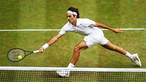 Download Wimbledon Tennis Superstar Roger Wallpaper