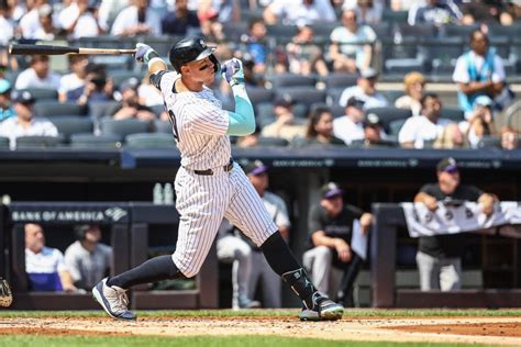 Aaron Judge Belts 50th And 51st Homers Yankees Thump Rockies With 3