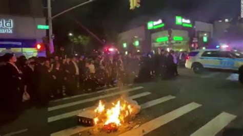 Orthodox Jews In Brooklyn Protest For Second Night Over New Covid 19