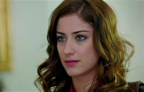 Hazal Kaya Saç Rengi Ve Modelleri 2015