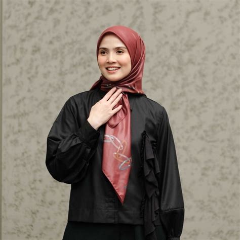 Jual Hijab Motif Segi Empat Deenay Oditia Series Shopee Indonesia