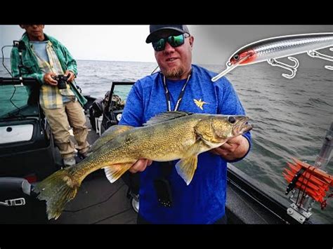 Long Line Trolling For Mid Summer Walleyes Youtube