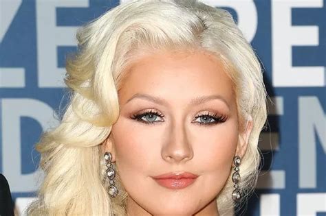 Christina Aguilera Shows Off Sexy Side And Flaunts Incredible Figure In