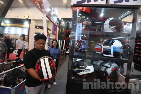 Foto Berburu Helm Premium Di Giias Harga Nolan Diskon Hingga