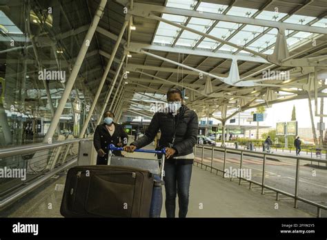 The arrivals entrance at Lisbon's airport Stock Photo - Alamy