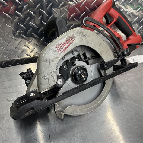 Milwaukee 7 14 Corded Lightweight Magnesium Worm Drive Circular Saw 6477 20 Ebay