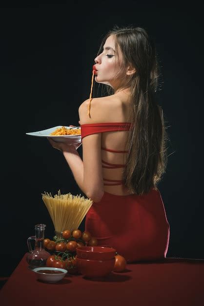 Premium Photo Sexy Woman Eat Pasta Attractive Girl Enjoying Pasta