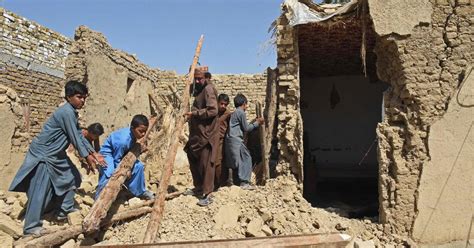 At Least 20 Killed After 5 7 Magnitude Earthquake Strikes Southern Pakistan