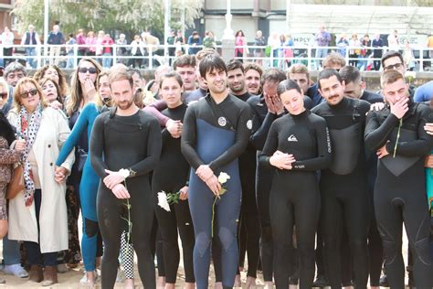 Emotivo Homenaje Surfero A Lvaro Naves En Gij N El Comercio Diario