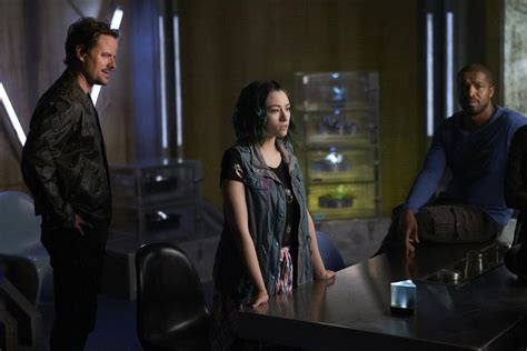 Photo De Jodelle Ferland Dark Matter Photo Jodelle Ferland Roger