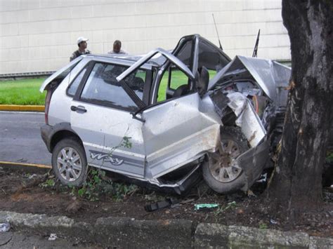 Acidente Envolvendo Fiat Uno Deixa Quatro Feridos Portal Di Rio Do A O