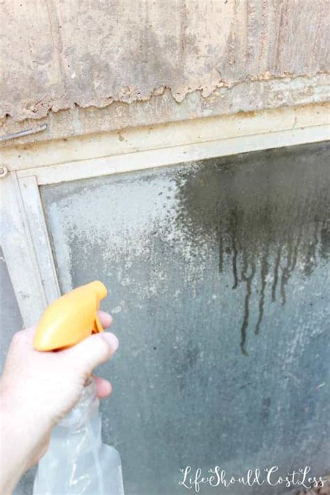 How To Remove Hard Water Stains From Glass Windows Video Life