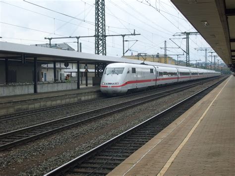 Ice Nach Frankfurt Steht Am Am Bahnhof Fulda Zur Abfahrt