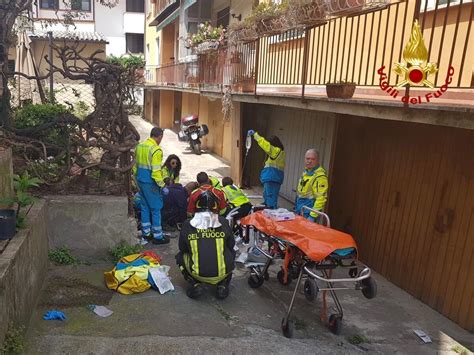 Cade Dal Quarto Piano Muore Una Donna Di Anni Foto