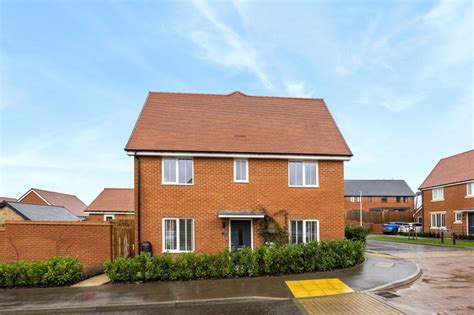 3 Bed Semi Detached House In Uckfield Tn22 5fs Price £400 000 Ref