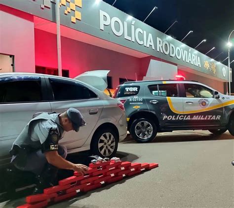 Dupla é presa tijolos de maconha durante a Operação Semana Santa em