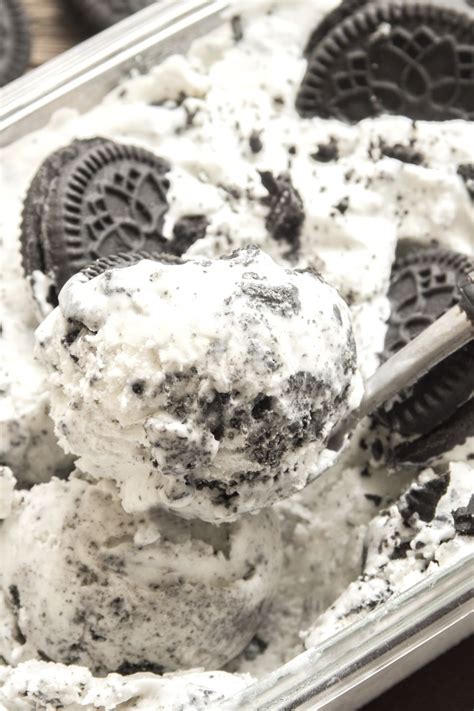 Homemade Oreo Cookie Ice Cream Recipe - A Food Lover's Kitchen