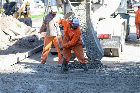 Obras de pavimentación y bacheo en barrio General Paz