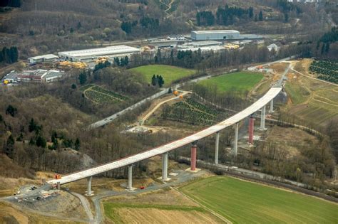 Bestwig von oben Baustelle am Autobahn Brückenbauwerk der BAB AA 46