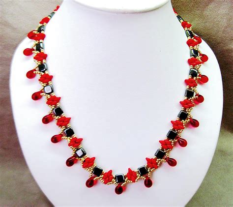 Free pattern for beaded necklace Redberry | Beads Magic