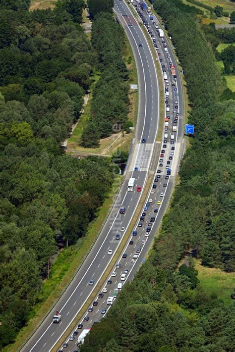 Hohenschöpping von oben Autobahn Stau im Streckenverlauf der BAB