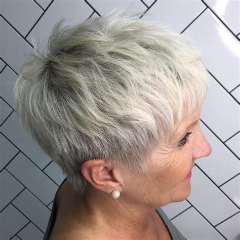 Stylish Short Haircuts For Women Over