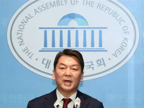 韓国与党代表候補の安哲秀氏、”指メモ”が話題「ユン力」・「団結」など Wowkorea（ワウコリア）