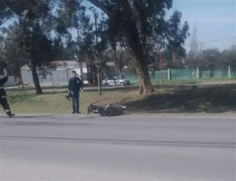 La Vidriera De Leones Justiniano Posse Chocaron Un CamiÓn Y Una Moto