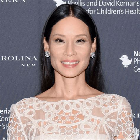 Η Lucy Liu υιοθέτησε το πιο Chic κούρεμα της σεζόν Jennygr