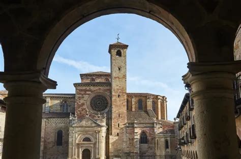 Cinco Pueblos Con Menos De Habitantes Con Una Catedral Que Merece