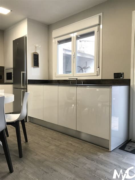 Cocina Lacada Blanco Brillo Dekton Trilium Myc Mobiliario Y