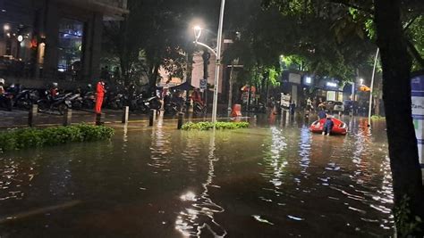 Titik Banjir Jakarta Bertambah Jadi 41 Rt 270 Warga Mengungsi